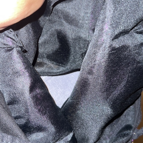 - Beautiful handbag golden elephant accents - Picture 9 of 10